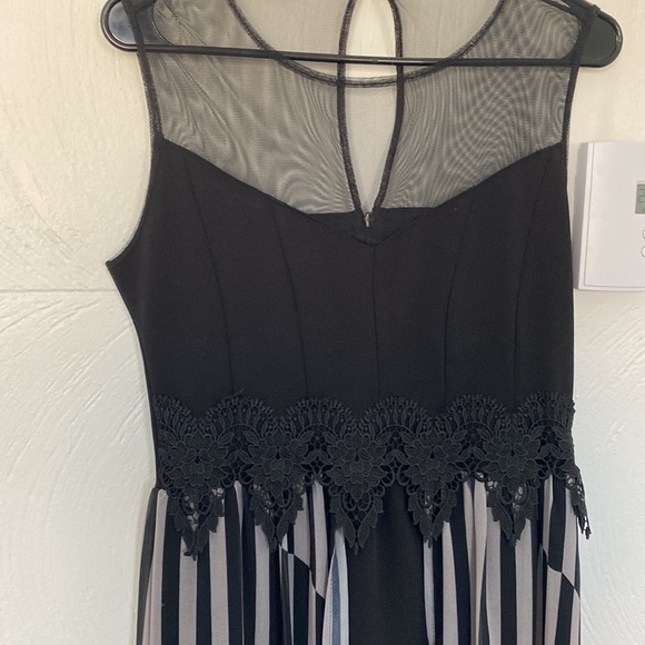 Nice cocktail dress size medium - Picture 2 of 4